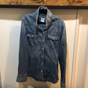 Denim shirt - a staple for your fall wardrobe!
